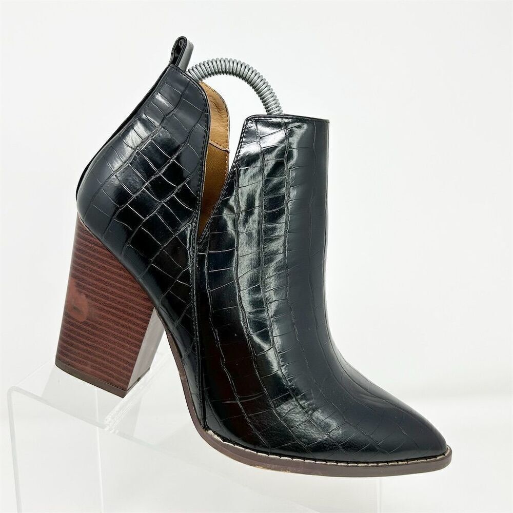 Mata Black Crocodile Side Split Pointy Toe Chunky Stacked Heel Booties Size 9